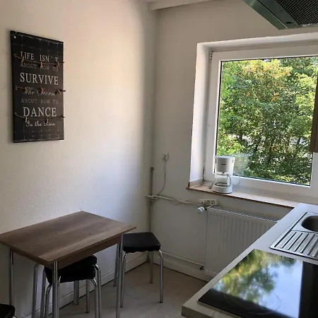 Individuelle In Apartamento *
