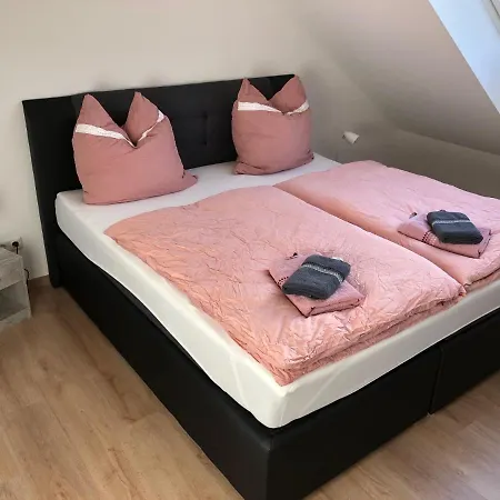 Individuelle In Apartamento *