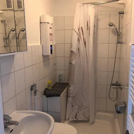 Individuelle In Apartamento *