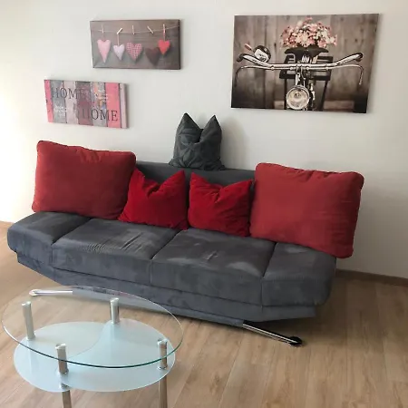 Individuelle In Apartamento *