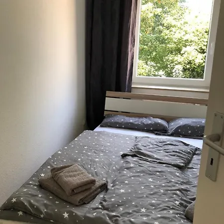 Individuelle In Apartamento *